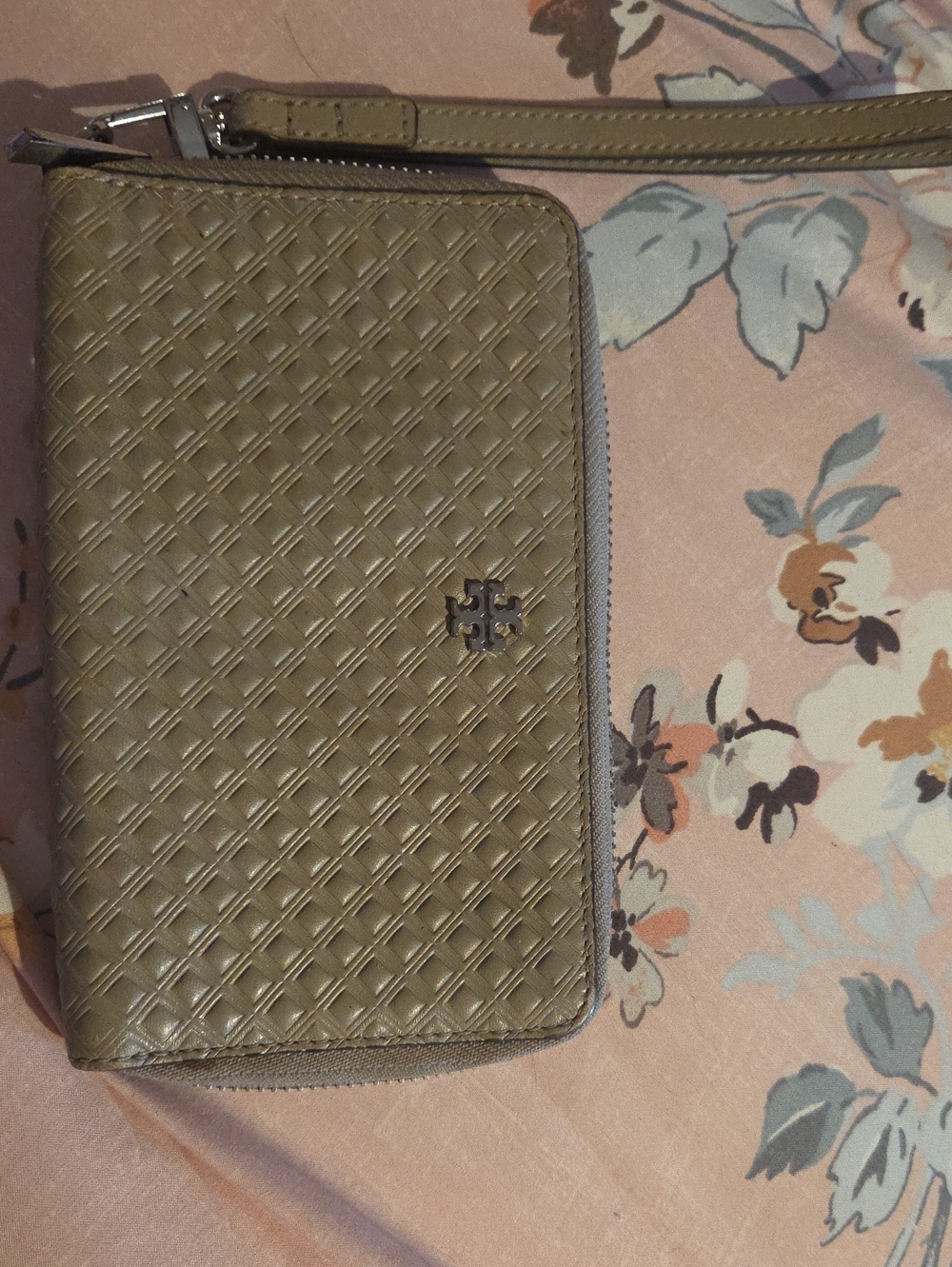 Tory Burch Beige/Nude Quilted Zip Wristlet with Logo